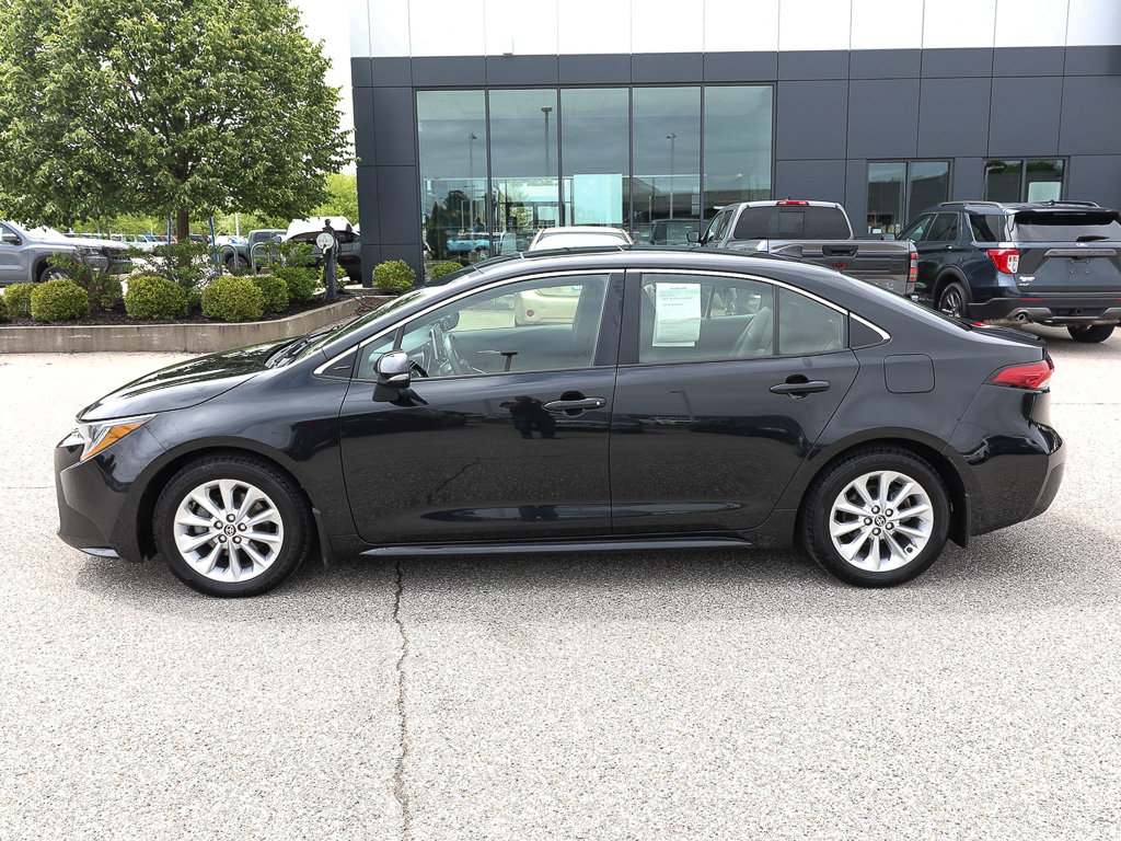 Used 2021 Toyota Corolla XLE FWD image 2