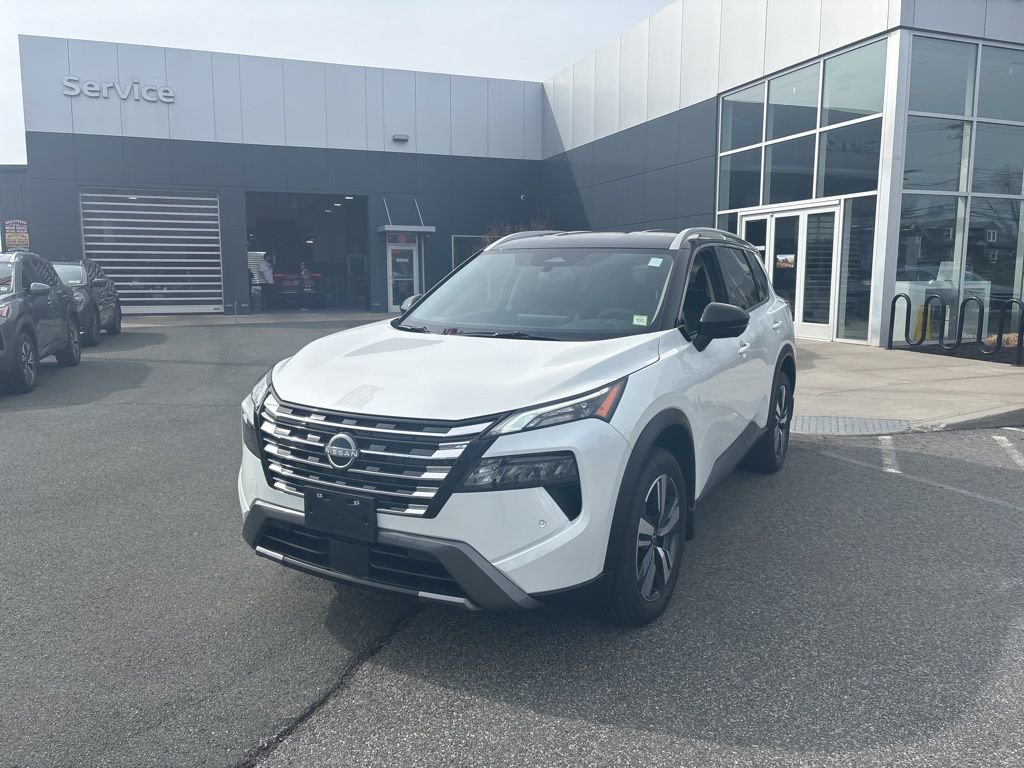 Used 2025 Nissan Rogue SL image 3