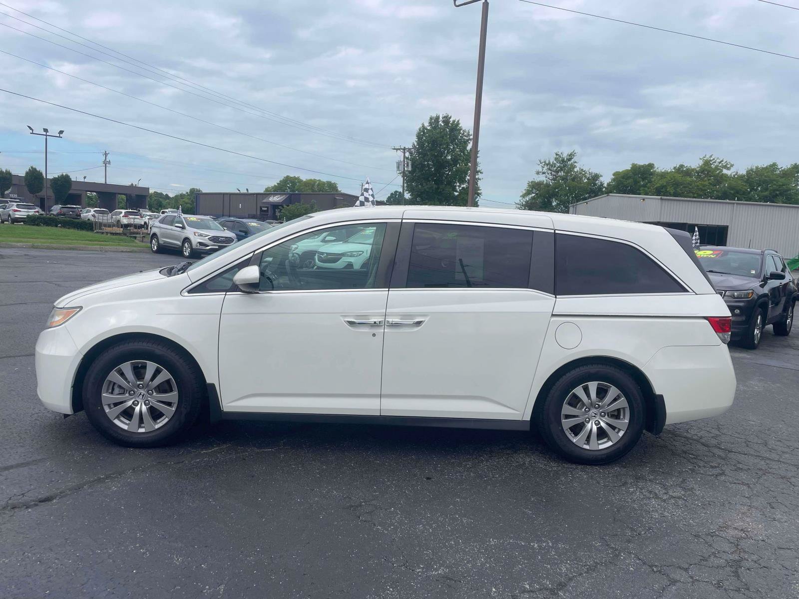 Used 2017 Honda Odyssey SE image 4