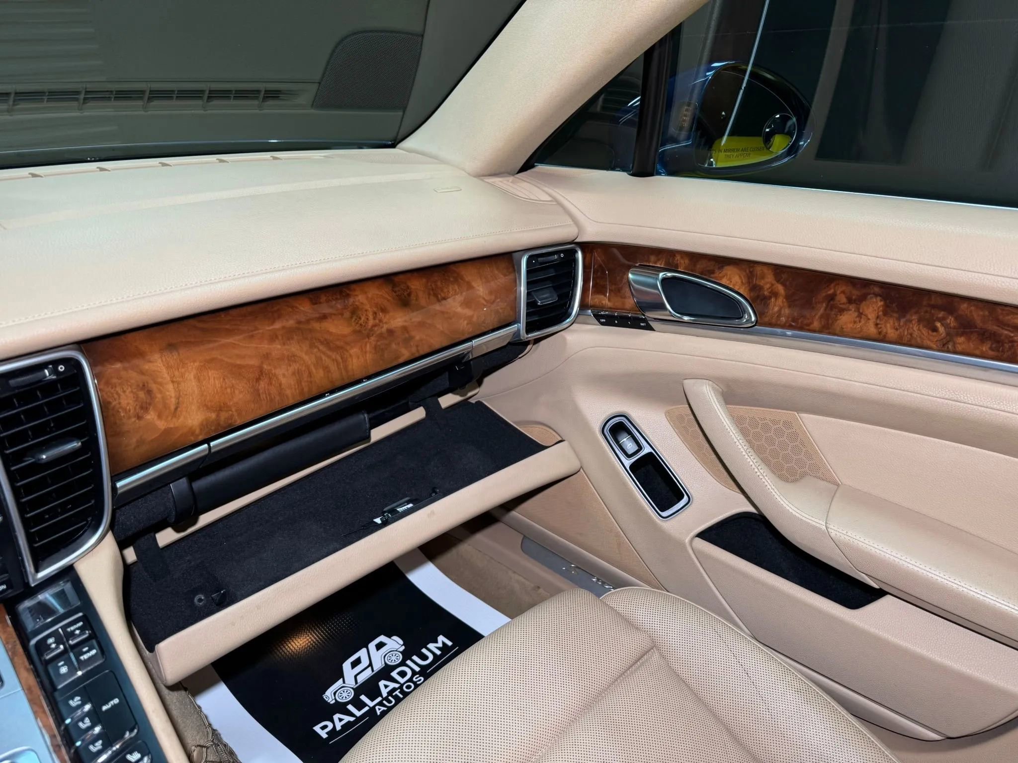 Used 2012 Porsche Panamera S image 9