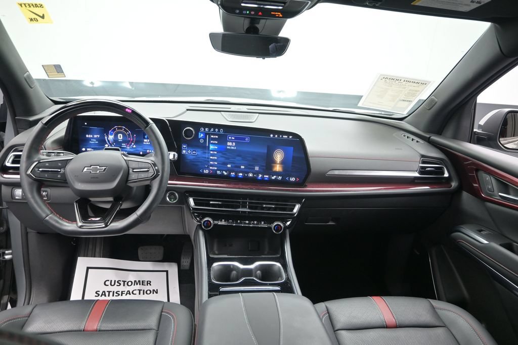 Used 2024 Chevrolet Traverse RS FWD image 16