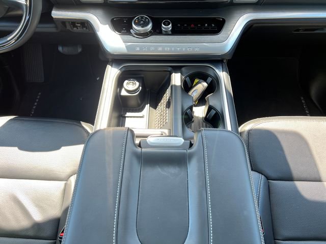 Used 2025 Ford Expedition Max Platinum AWD/4WD image 23