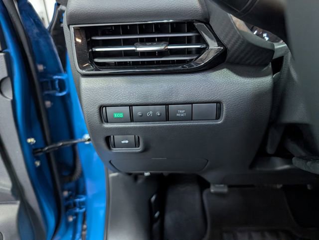Used 2025 Nissan Sentra SR FWD image 19