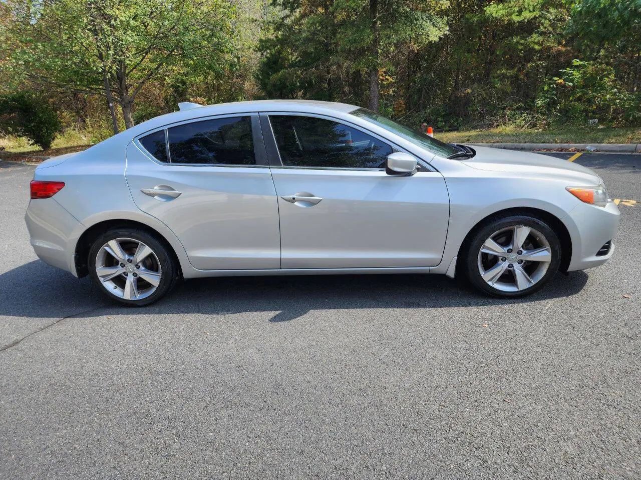 Used 2013 Acura ILX w/ Technology Package image 6