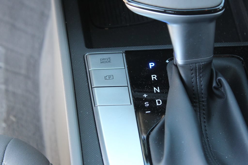 Used 2025 Hyundai Elantra Sport FWD image 19