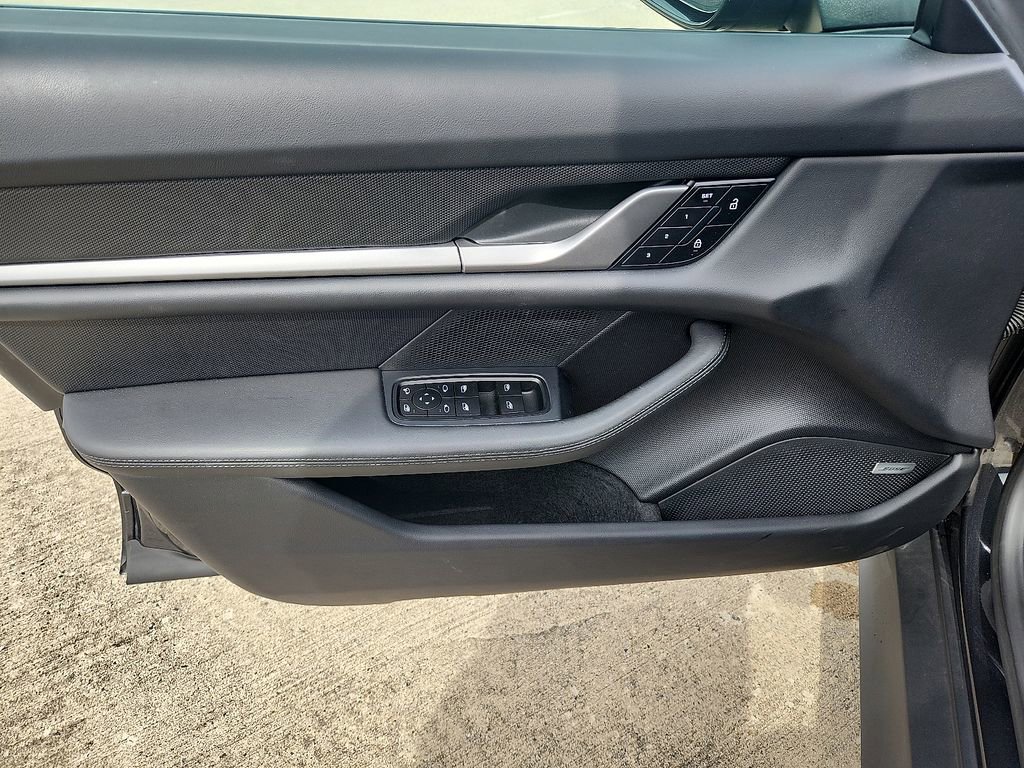 Certified 2025 Porsche Taycan image 12