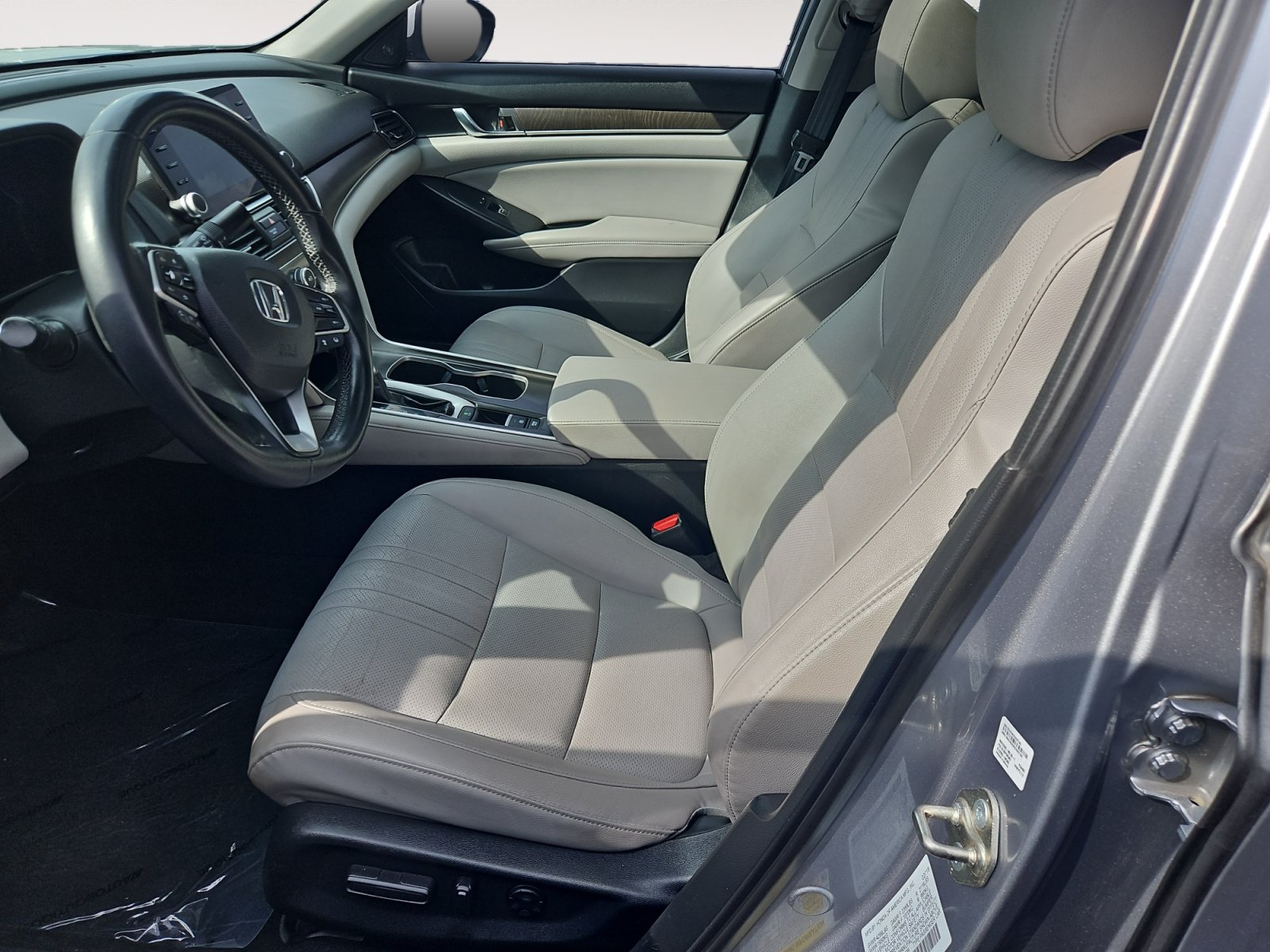 Used 2018 Honda Accord EX-L image 9