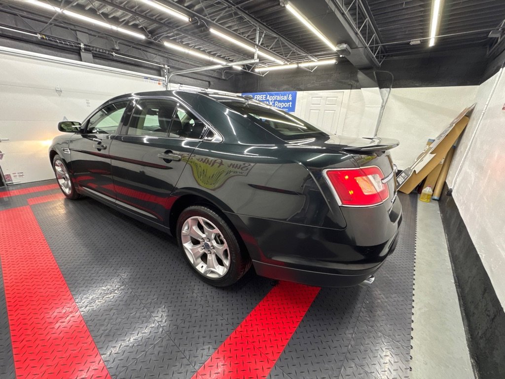 Used 2010 Ford Taurus SHO image 6