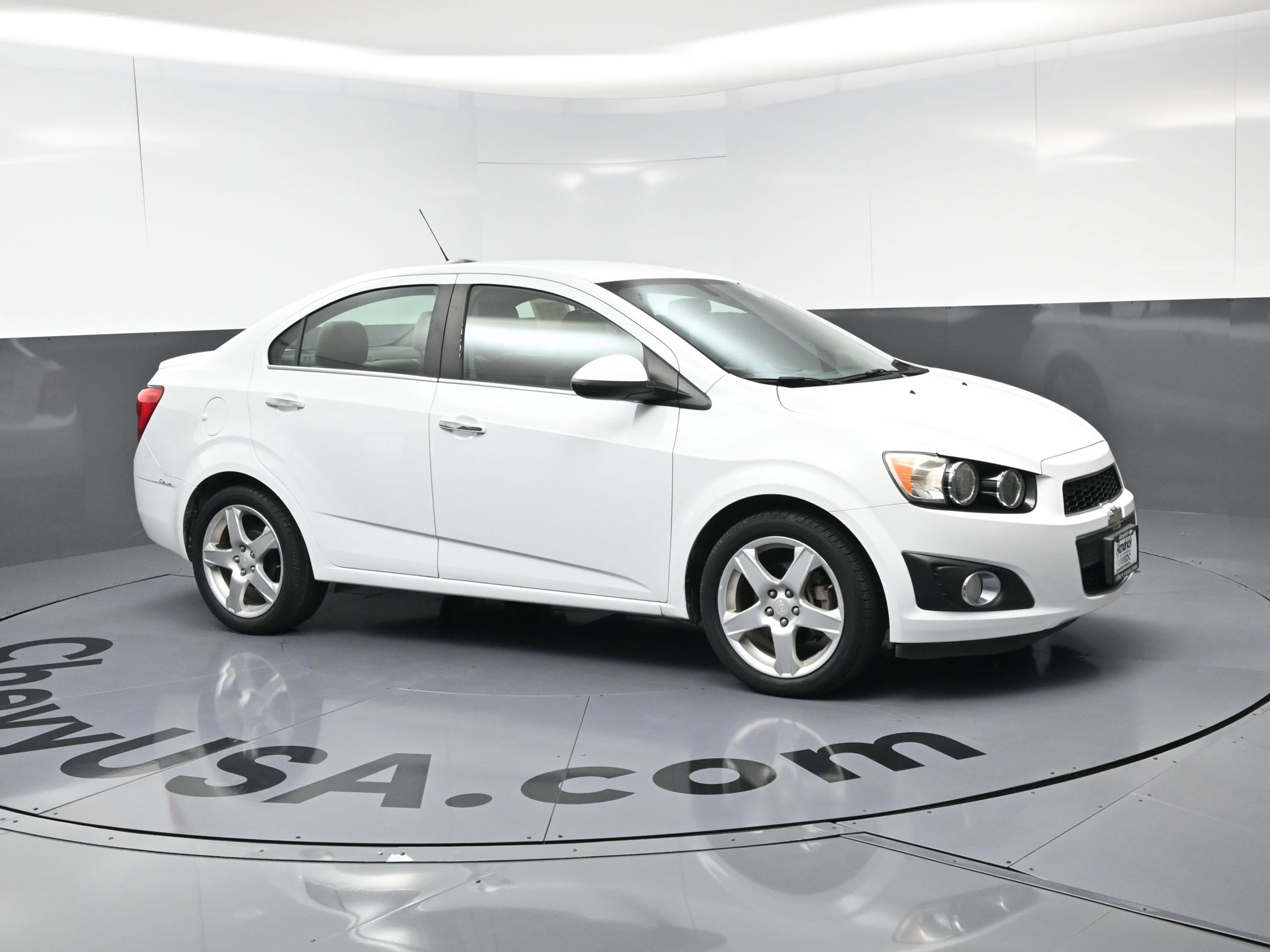 Used 2015 Chevrolet Sonic LTZ FWD image 2