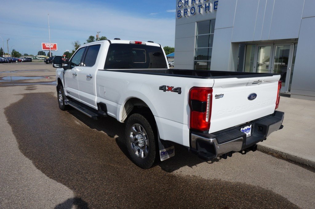 Used 2023 Ford F350 Lariat w/ Chrome Package AWD/4WD image 3