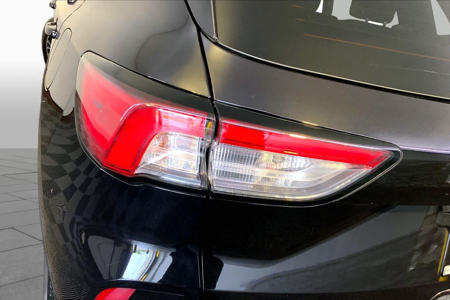 Used 2022 Ford Escape SEL w/ Technology Package FWD image 28