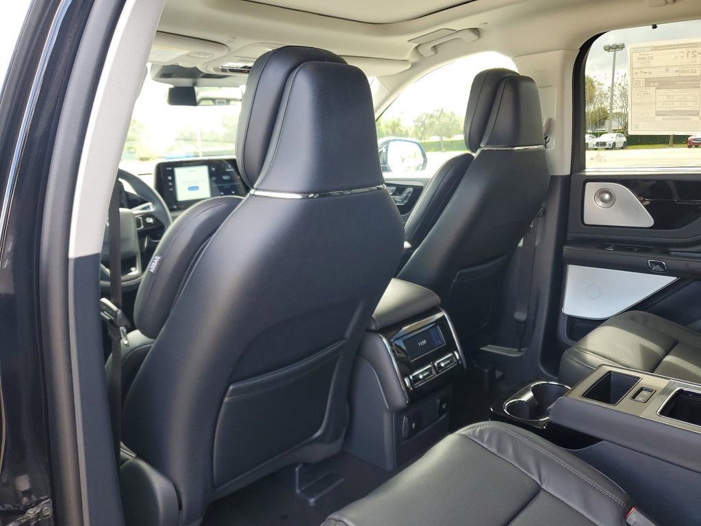New 2025 Lincoln Aviator Reserve w/ Luxury Package RWD image 10