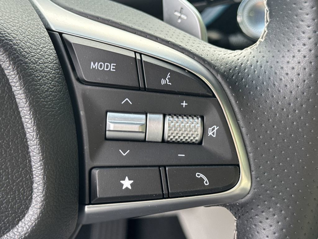 Used 2025 Genesis G70 2.5T RWD image 25