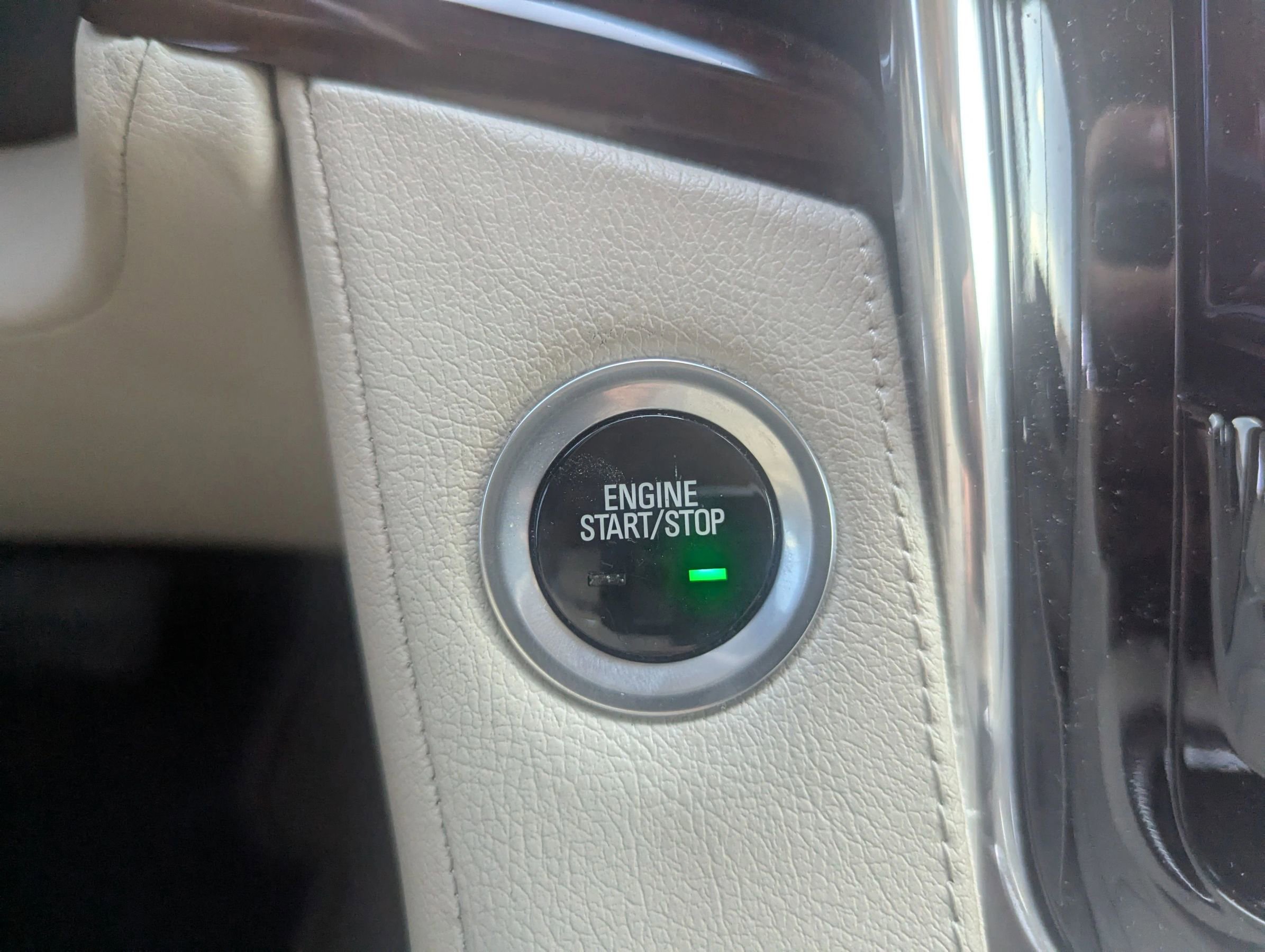 Used 2017 Cadillac Escalade Luxury image 16