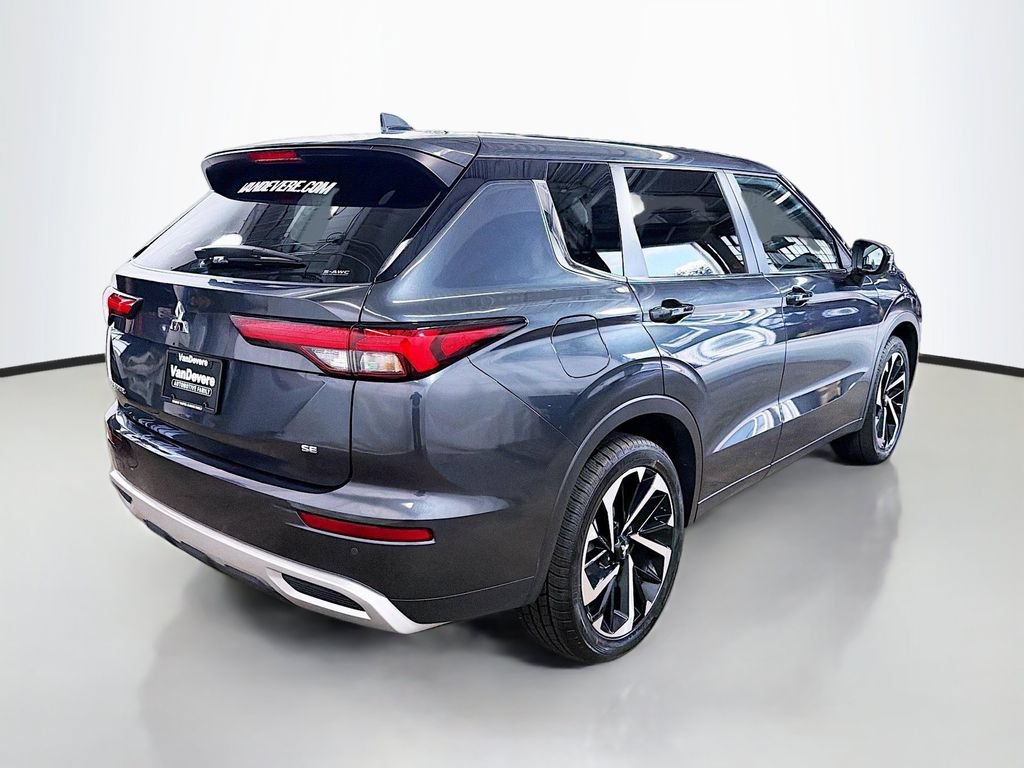 Used 2024 Mitsubishi Outlander SE AWD/4WD image 9