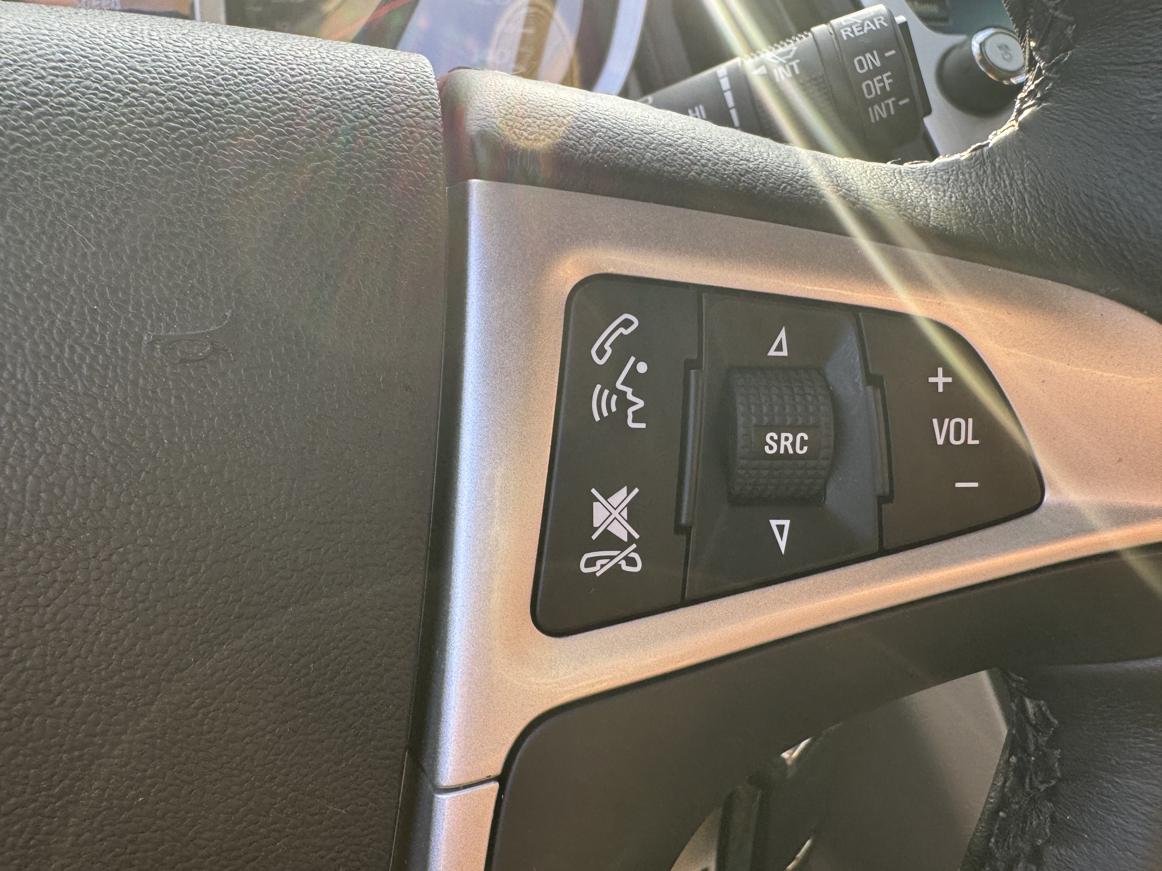 Used 2015 Chevrolet Equinox LT w/ Driver Convenience Package FWD image 12