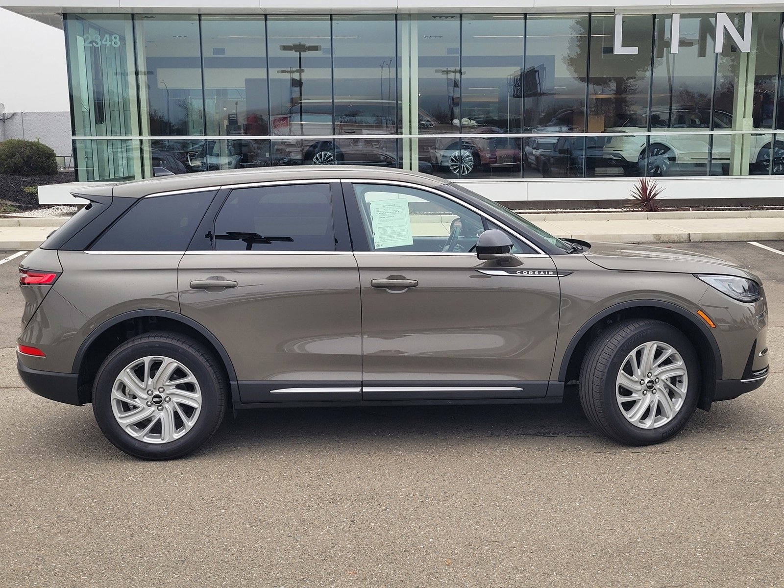 Used 2025 Lincoln Corsair FWD image 3