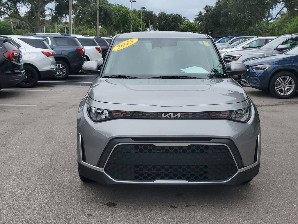 Used 2023 Kia Soul LX w/ LX Technology Package FWD image 8