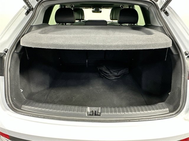 Used 2025 Audi Q4 e-tron Premium w/ Convenience Package image 32