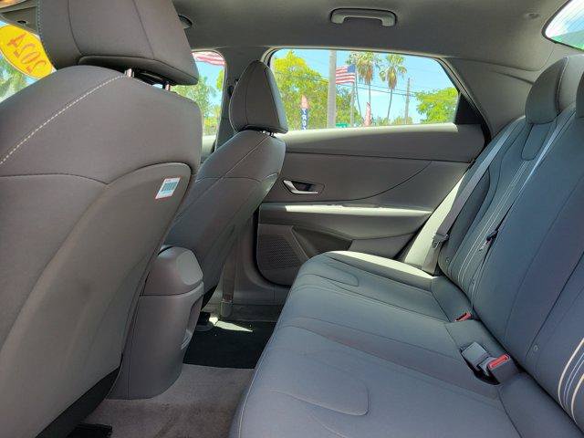 Used 2024 Hyundai Elantra Blue FWD image 14