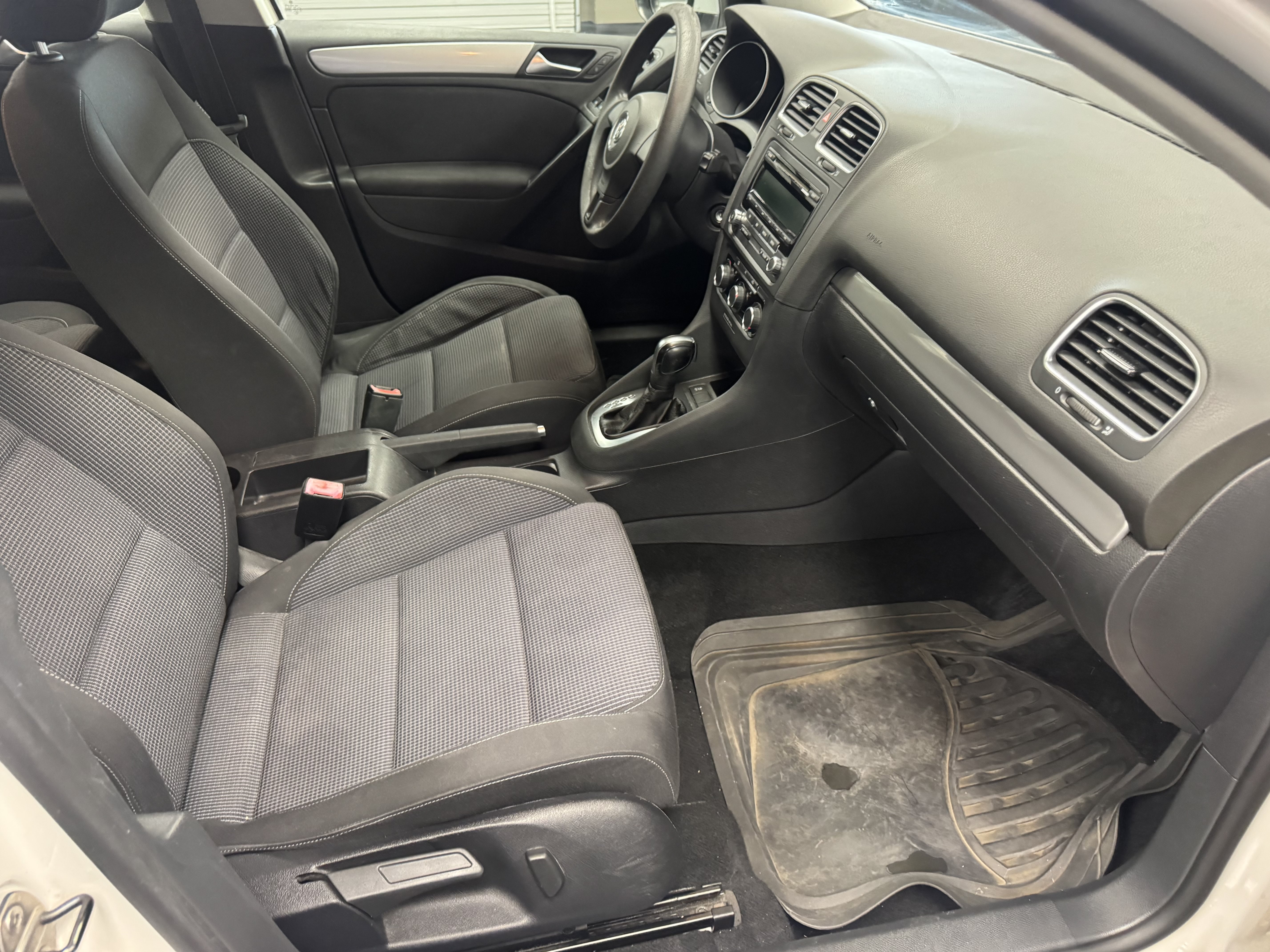 Used 2012 Volkswagen Golf 4-Door FWD image 12