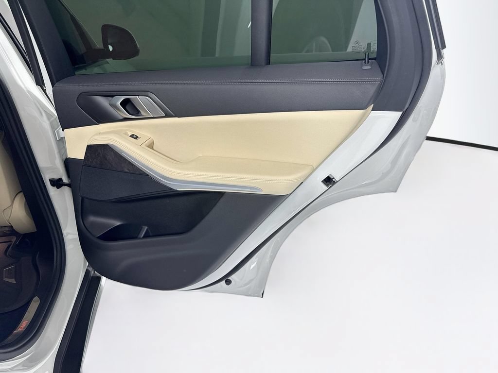 Used 2022 BMW X5 sDrive40i w/ Parking Assistance Package RWD image 27