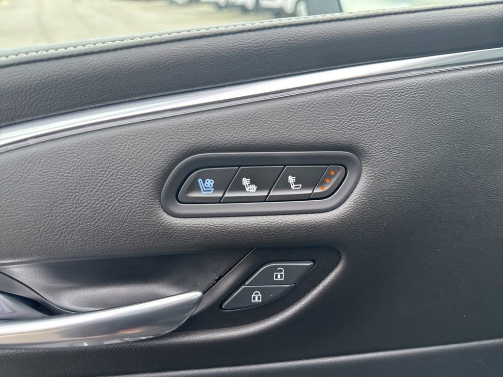 Used 2021 Cadillac Escalade Premium Luxury image 35