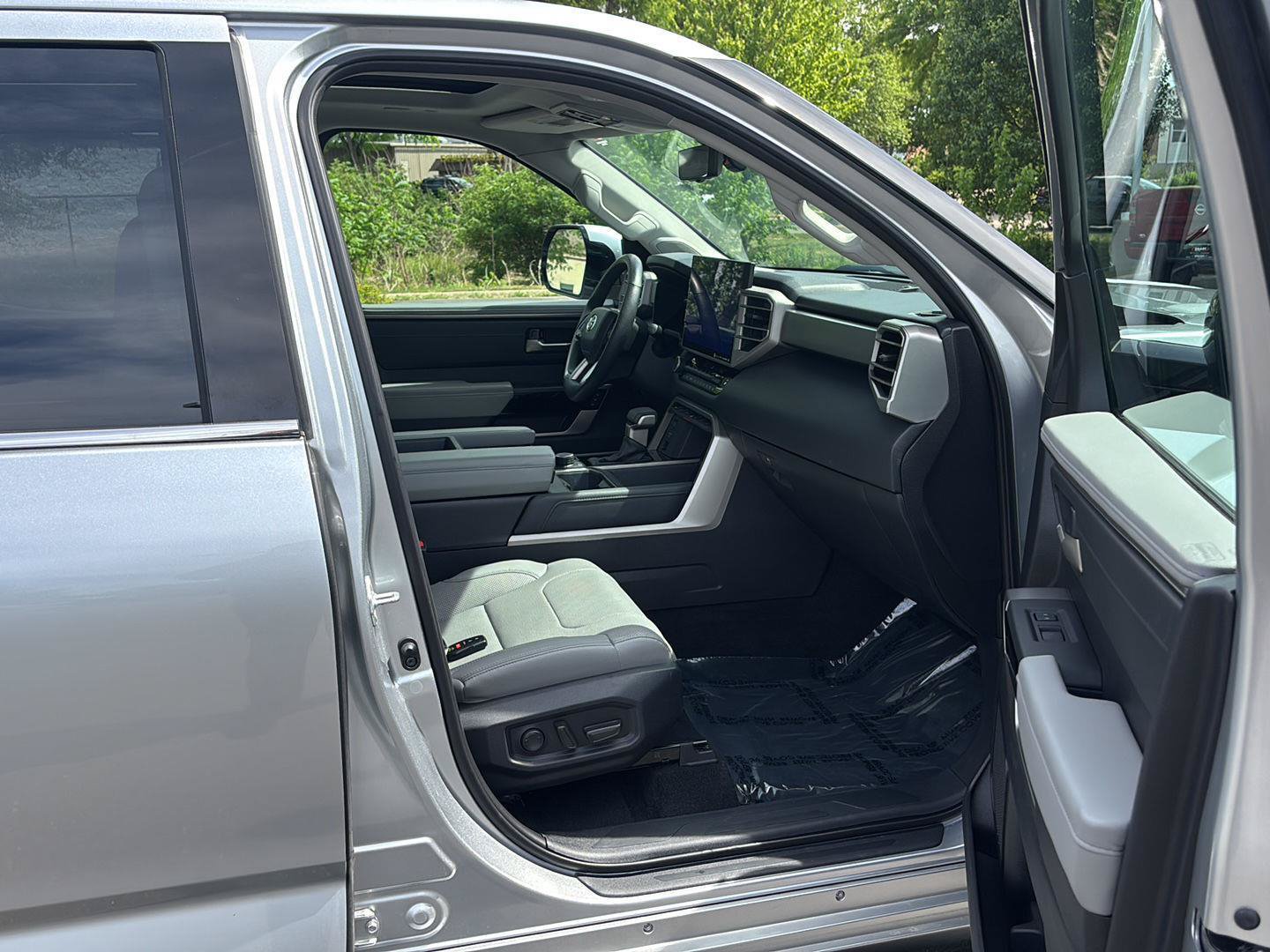 Used 2022 Toyota Tundra Limited AWD/4WD image 21