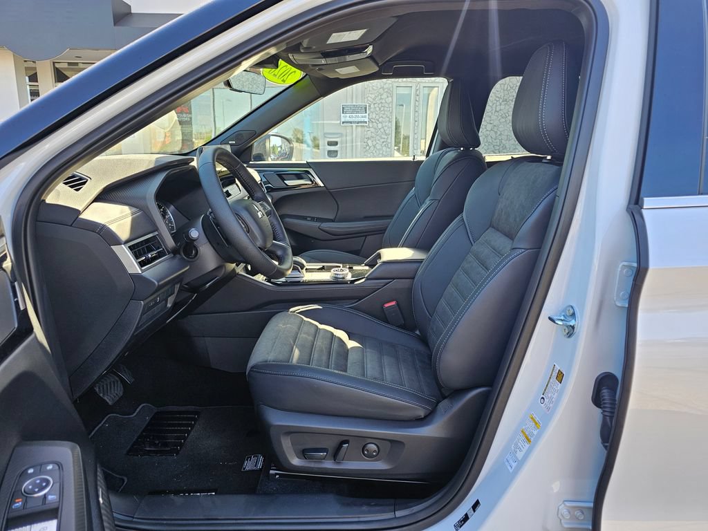 New 2026 Mitsubishi Outlander LE AWD/4WD image 17
