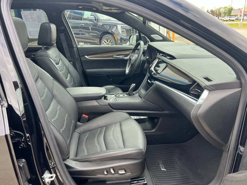 Used 2025 Cadillac XT6 Sport w/ Platinum Package AWD/4WD image 14