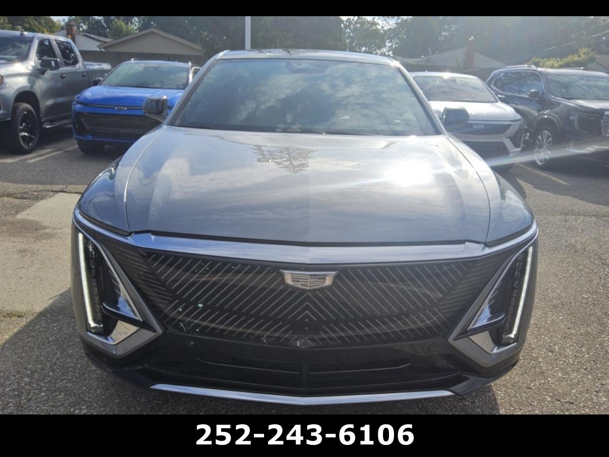 Used 2026 Cadillac Lyriq Signature Luxury AWD/4WD image 2