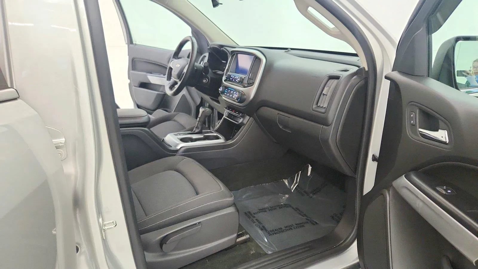 Used 2017 Chevrolet Colorado LT w/ LT Convenience Package AWD/4WD image 17