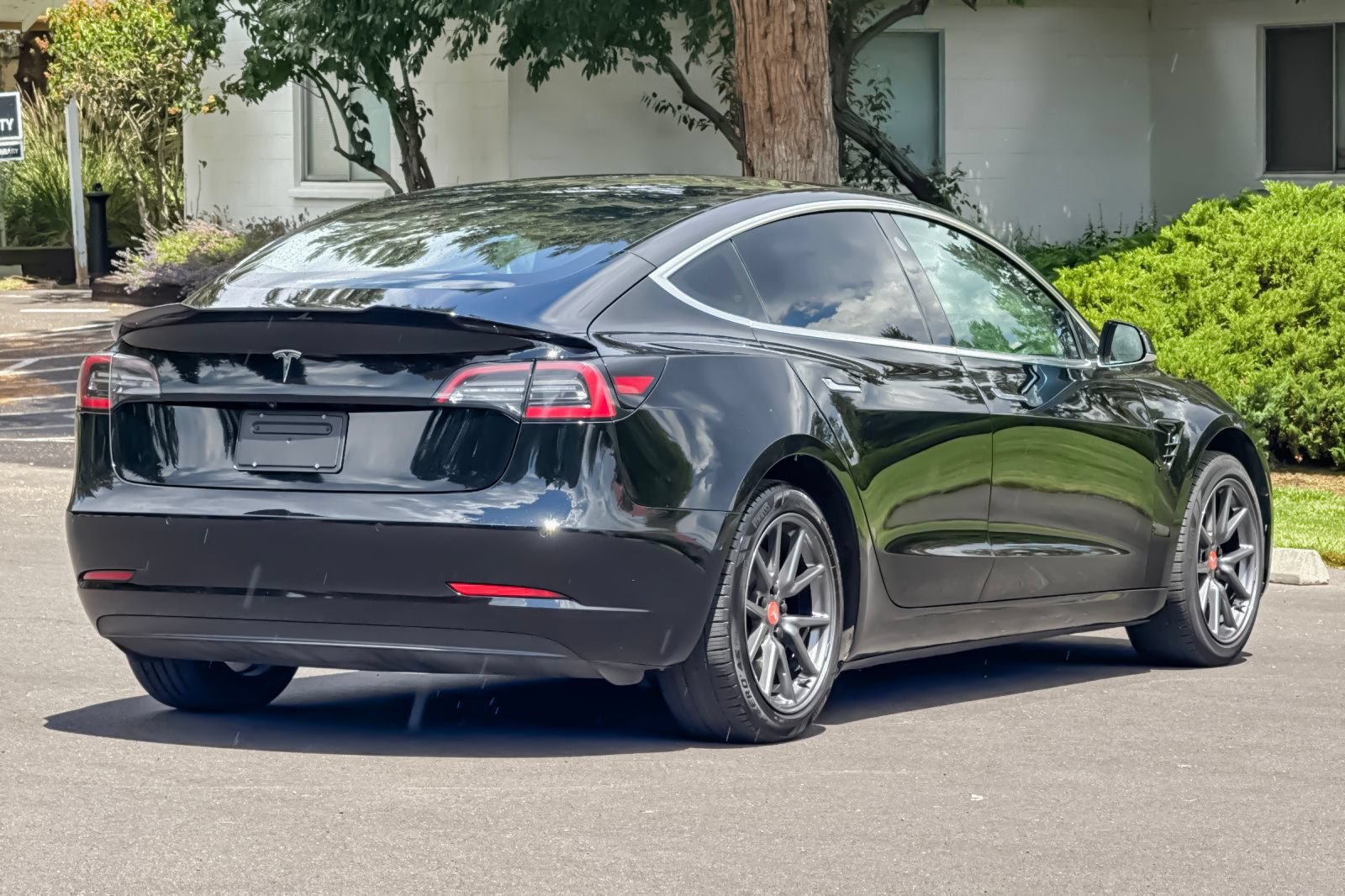 Used 2019 Tesla Model 3 Standard Range RWD image 4