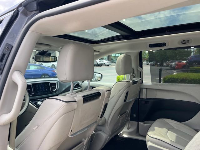 Used 2020 Chrysler Pacifica Limited w/ Advanced Safetytec Group FWD image 10