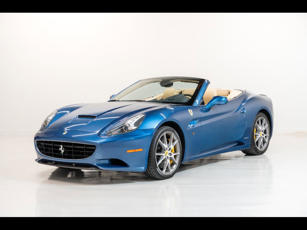 Used 2010 Ferrari California image 1