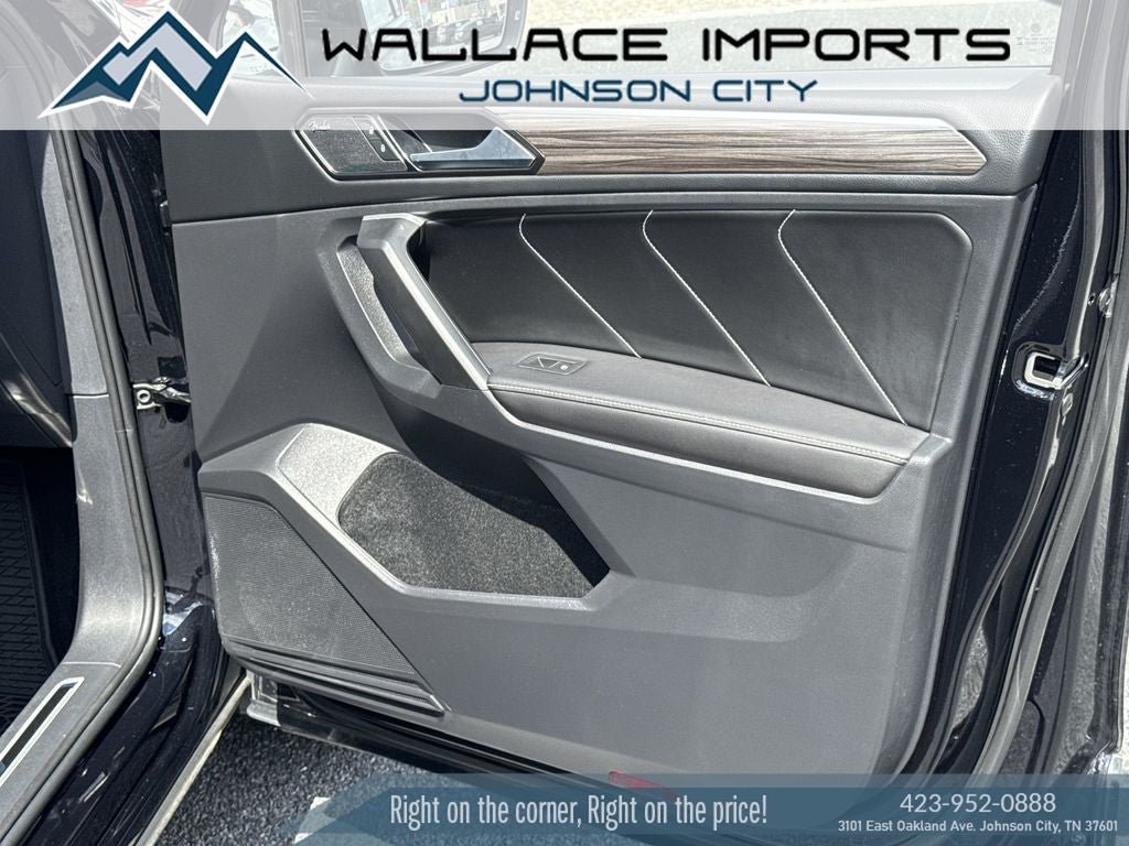 Certified 2024 Volkswagen Tiguan SEL R-Line AWD/4WD image 38
