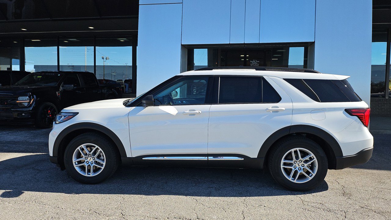 New 2025 Ford Explorer Active w/ Active Comfort Package image 3