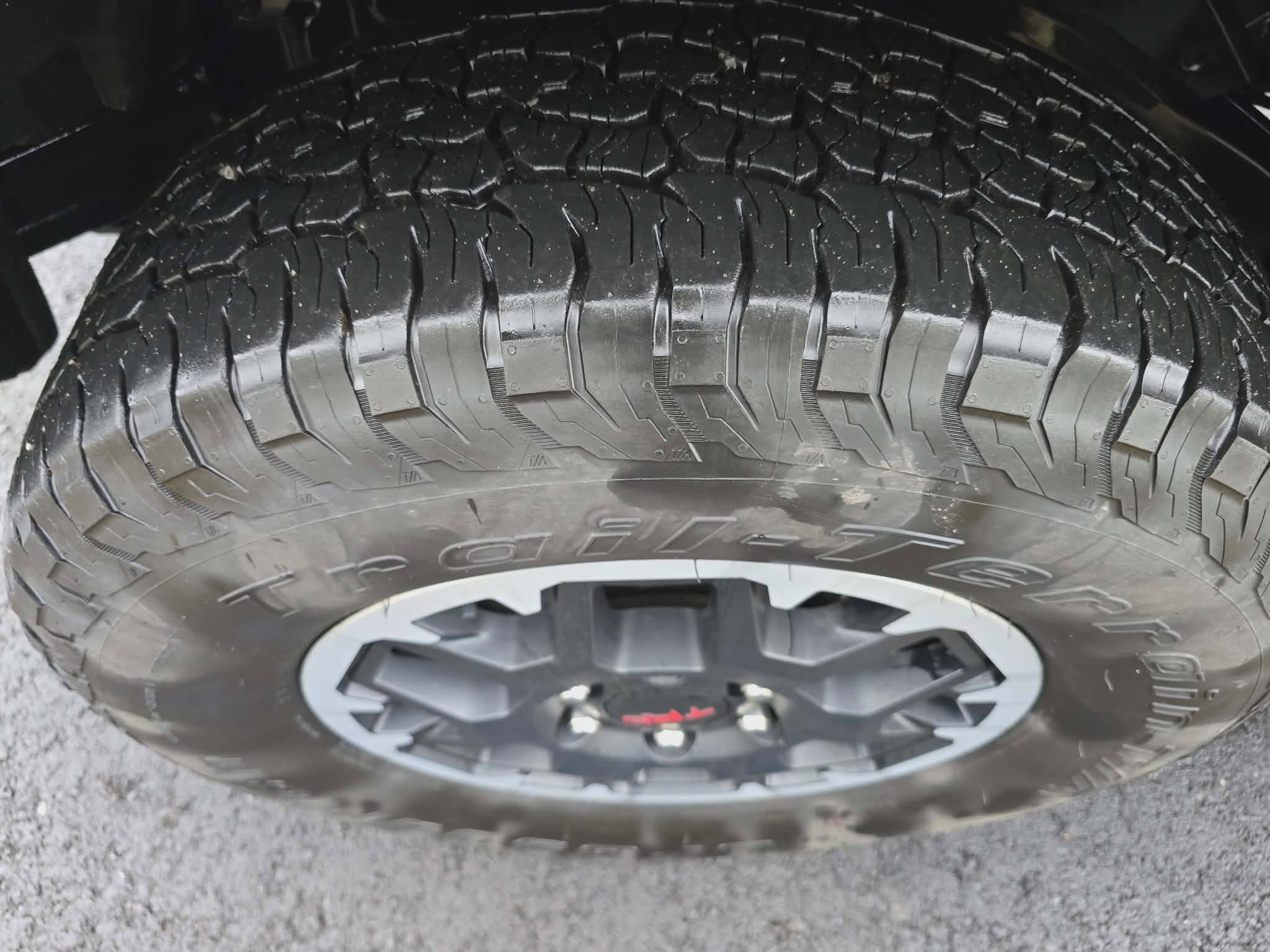 Used 2025 Toyota Tacoma TRD Off-Road image 10