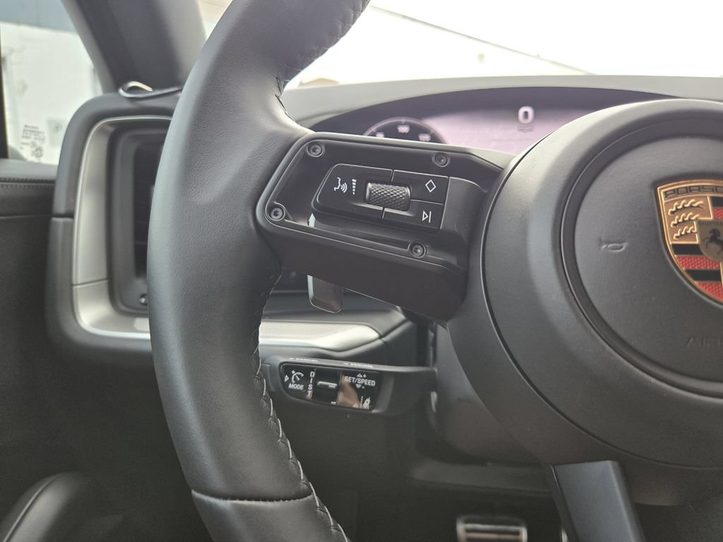 Used 2025 Porsche Cayenne S AWD/4WD image 27