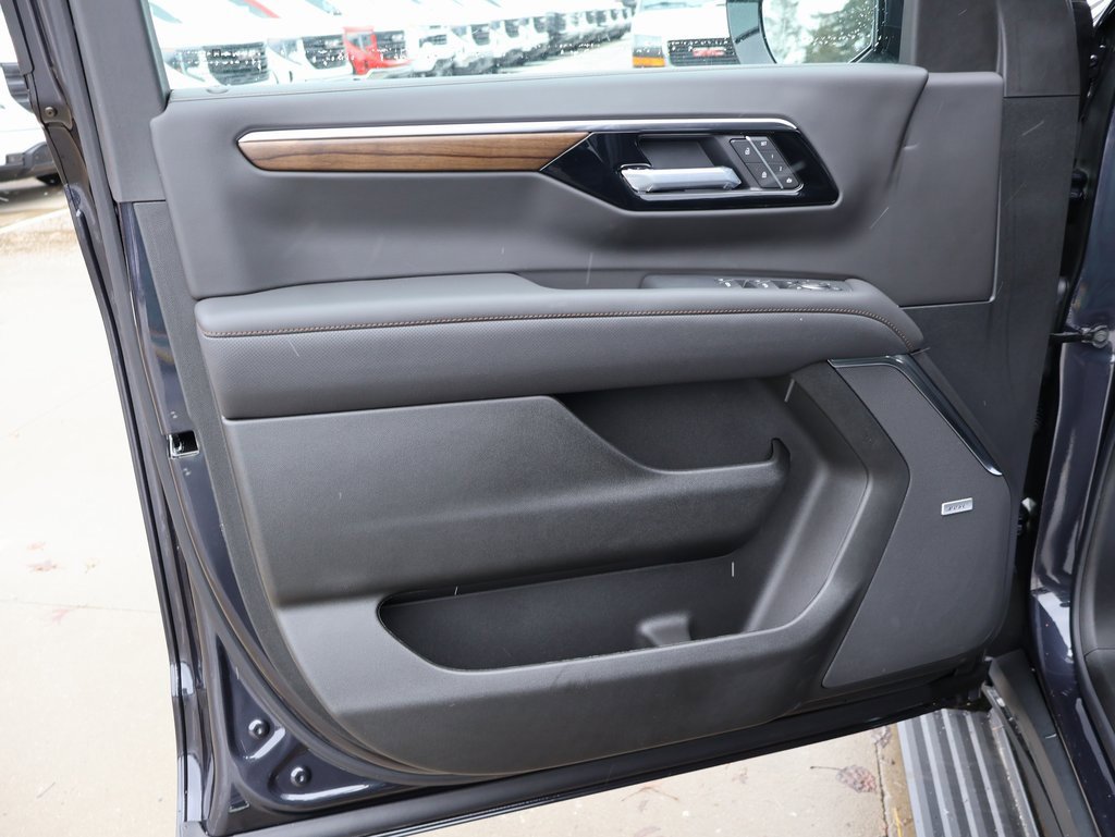 New 2025 Chevrolet Suburban High Country image 12