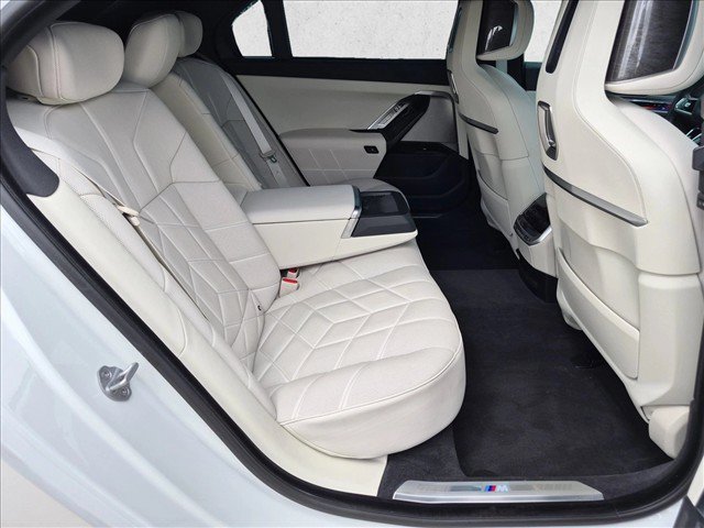 Used 2024 BMW 760i xDrive w/ Premium Package 2 AWD/4WD image 19