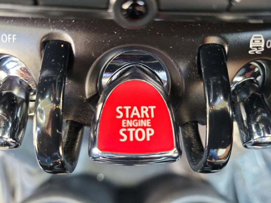 Used 2018 MINI Cooper 2-Door Hardtop image 25