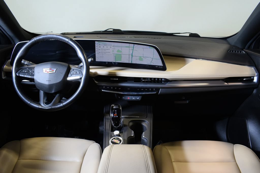 Used 2024 Cadillac XT4 Luxury w/ Cold Weather Package AWD/4WD image 13