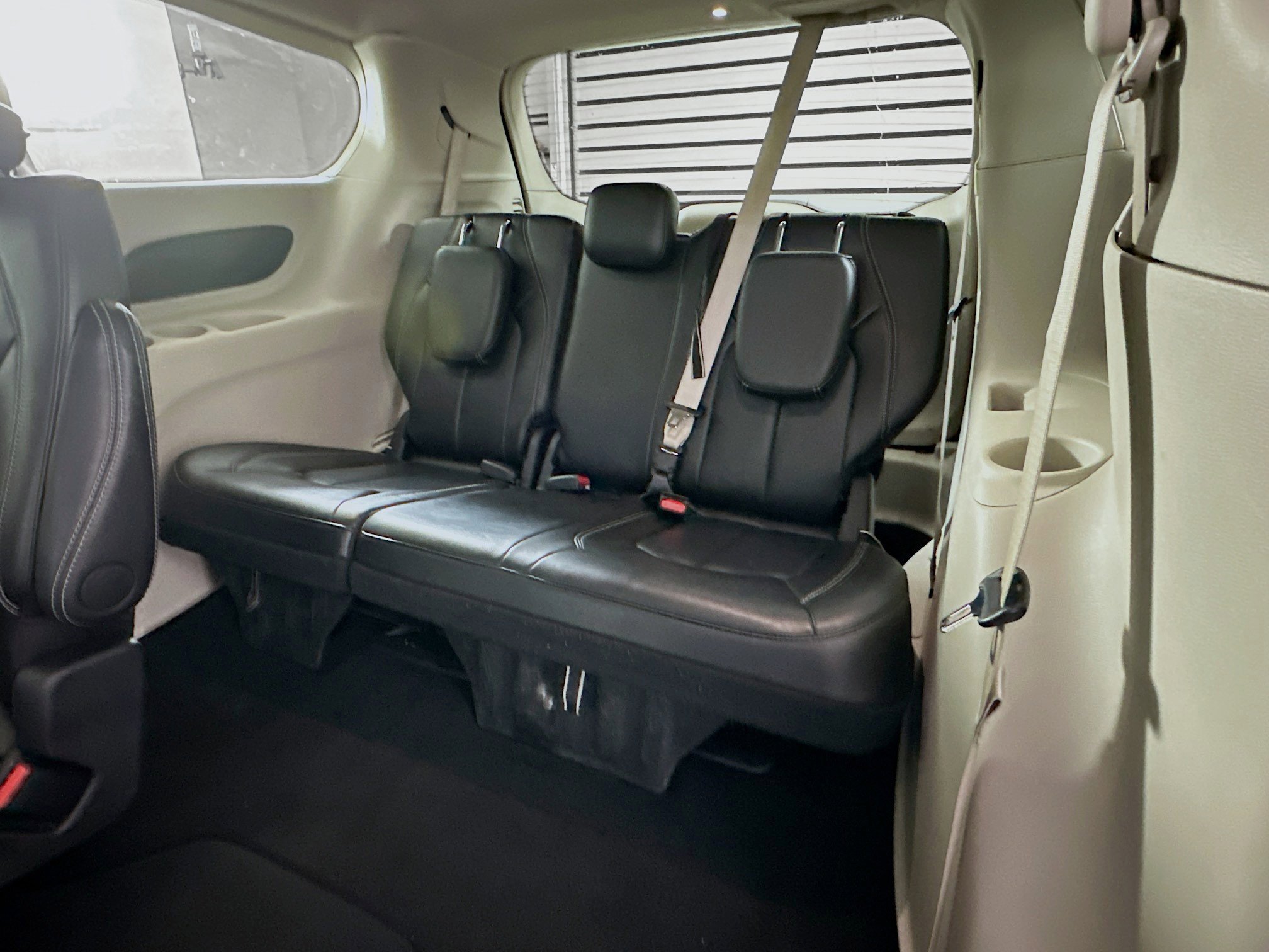 Used 2024 Chrysler Pacifica Touring-L FWD image 27