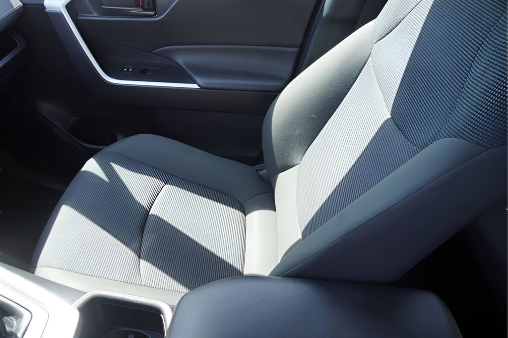 Used 2024 Toyota RAV4 LE image 29