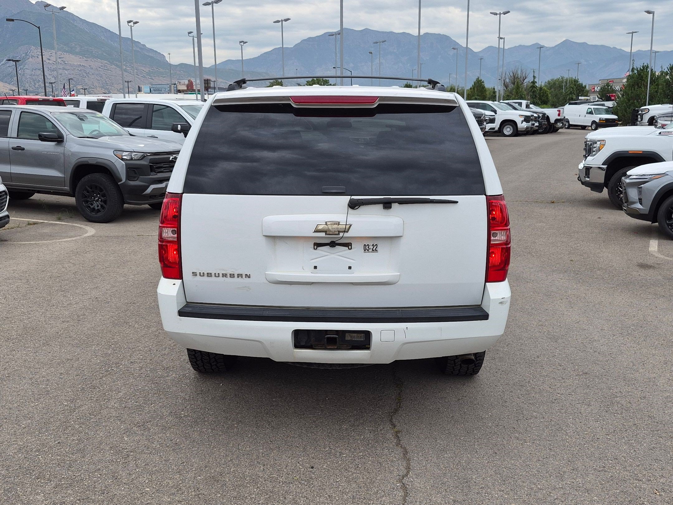 Used 2009 Chevrolet Suburban 2500 LS w/ Skid Plate Package AWD/4WD image 4