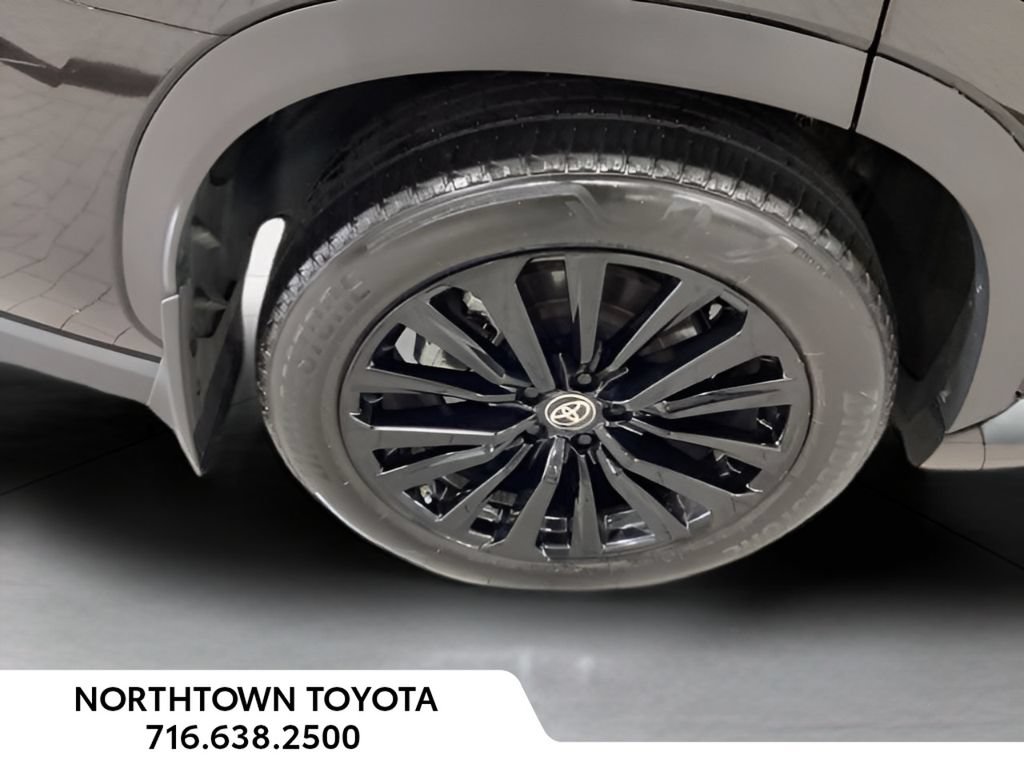 Used 2023 Toyota Highlander XSE AWD/4WD image 24