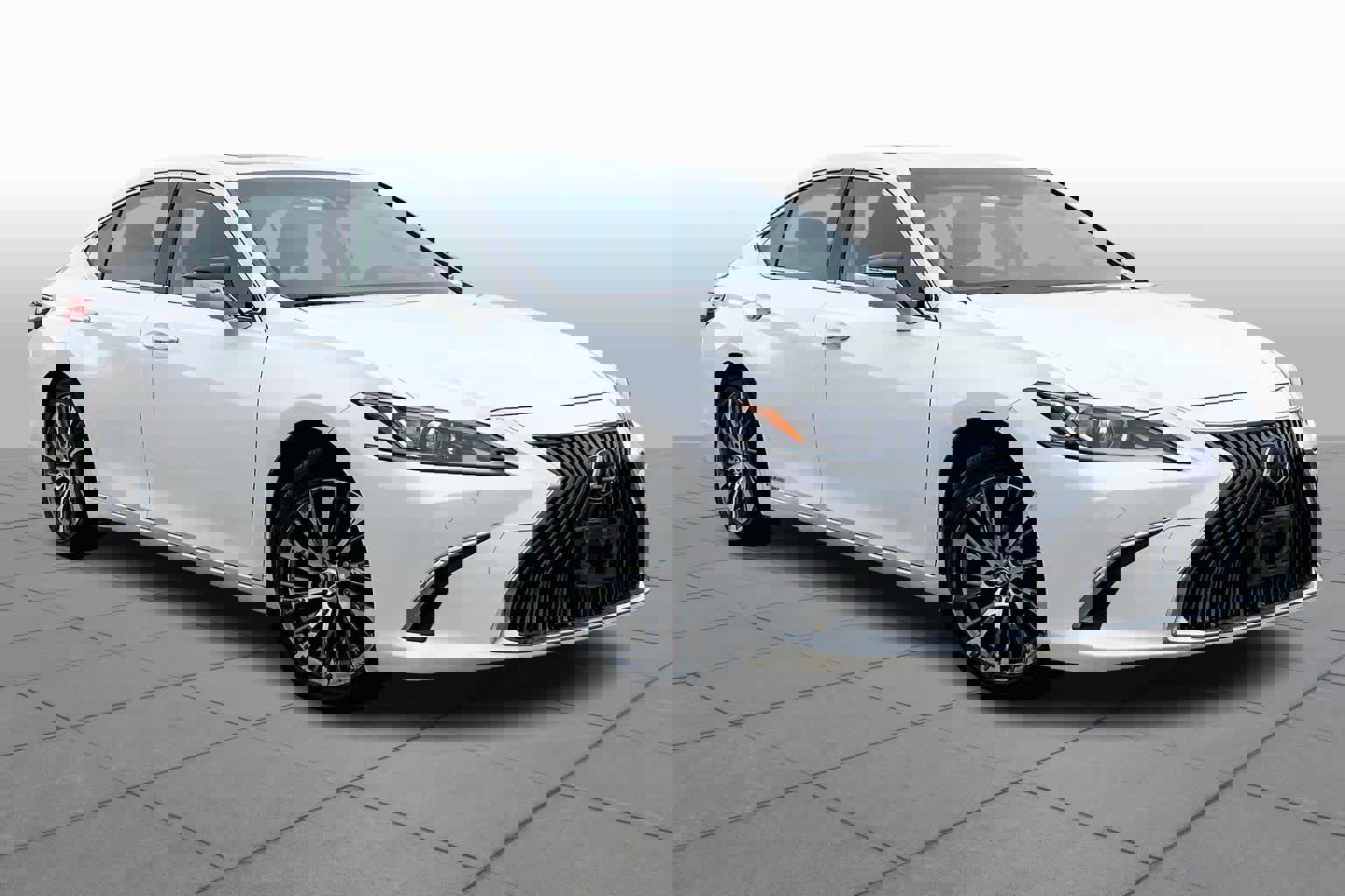 Used 2019 Lexus ES 300h w/ Premium Package image 3