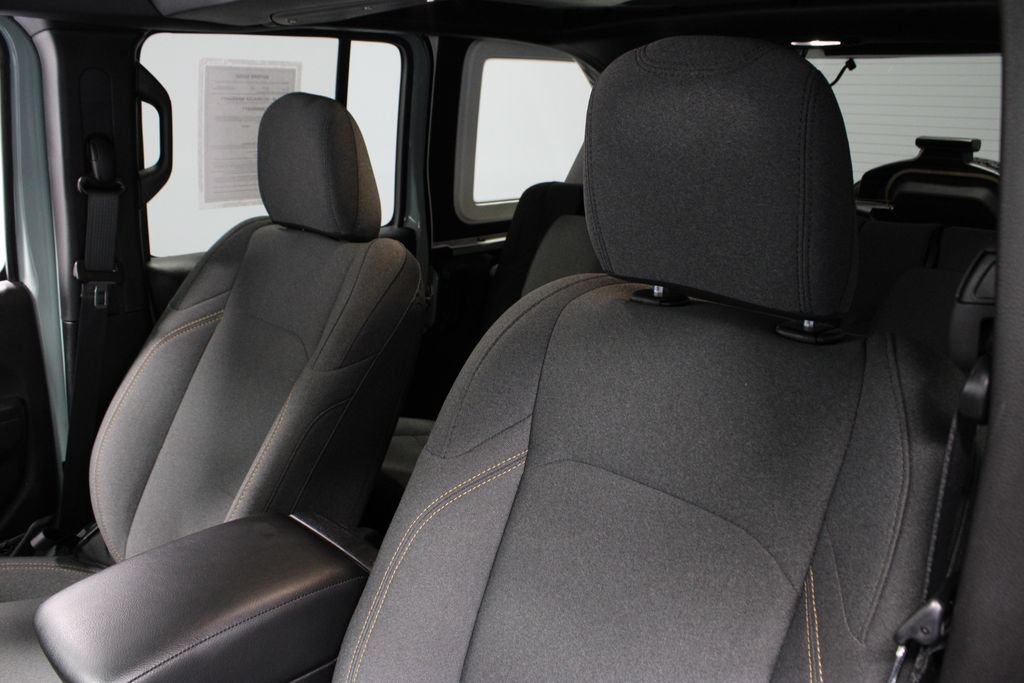 Used 2024 Jeep Wrangler Unlimited AWD/4WD image 25