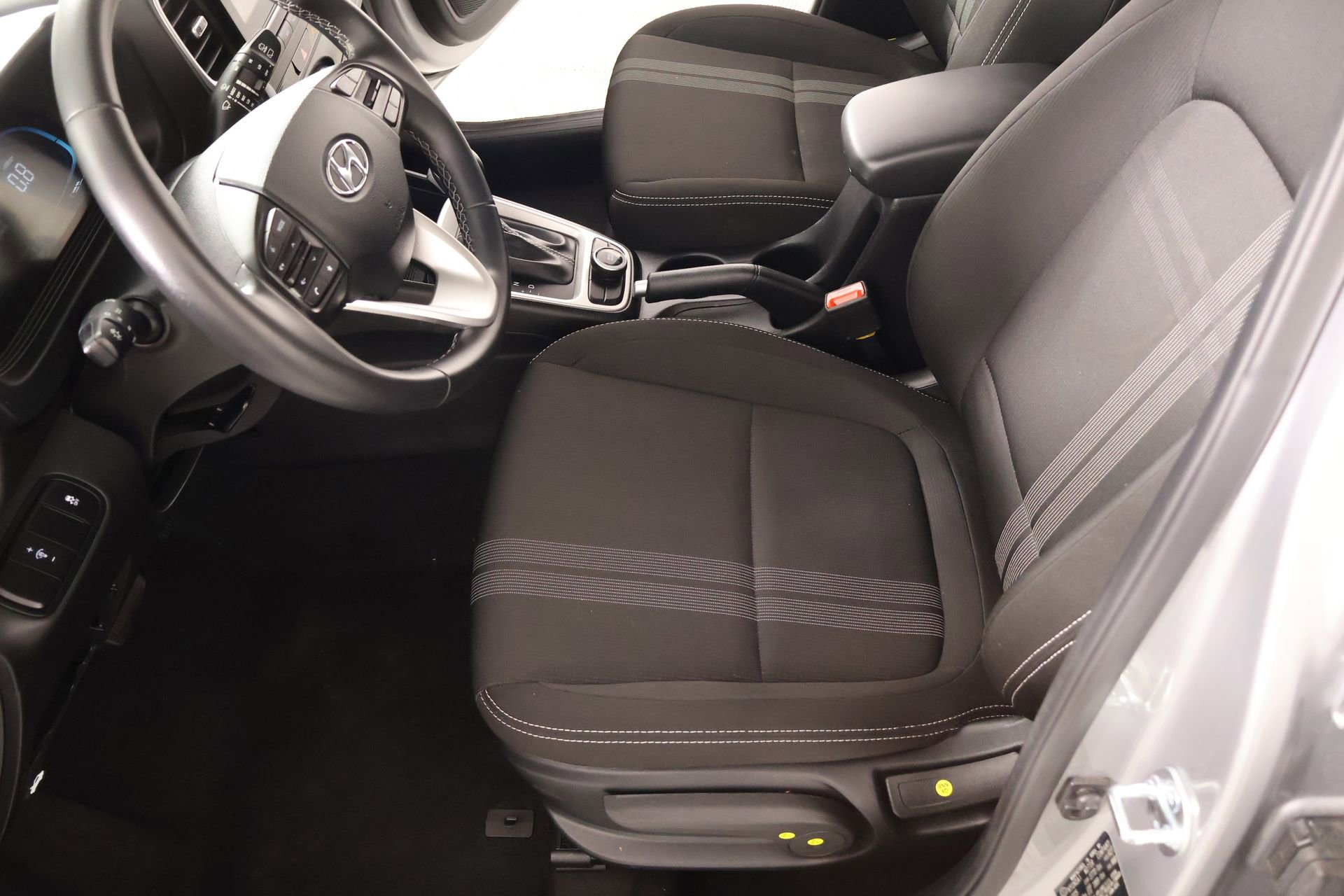 Used 2025 Hyundai Venue SEL image 10